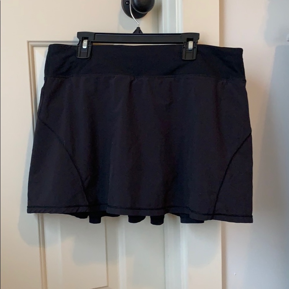 black lululemon skirt!!